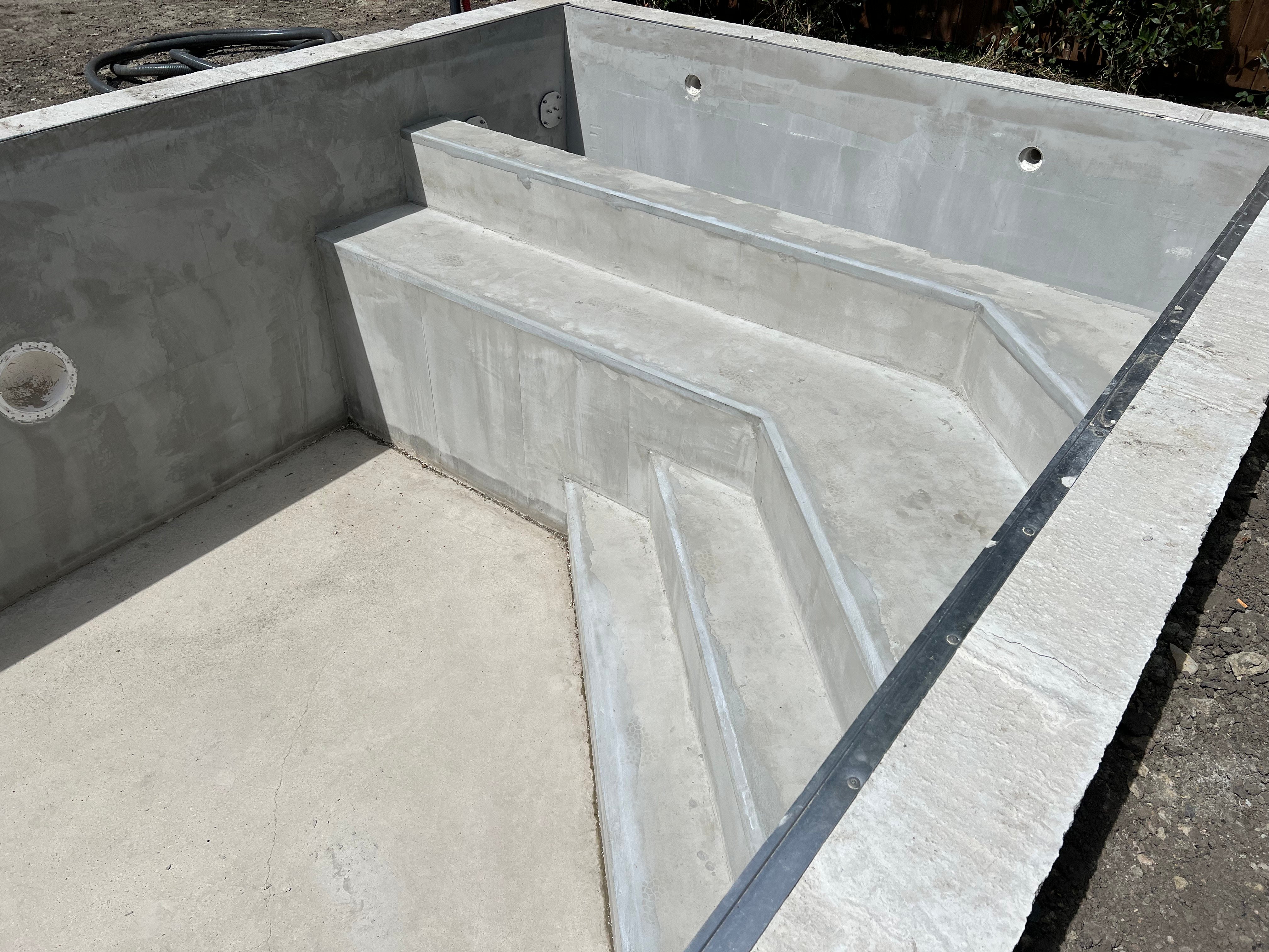 Escalier angle piscine polystyrène